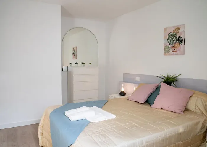 Cutie & Central Air-Conditioning Apartment!